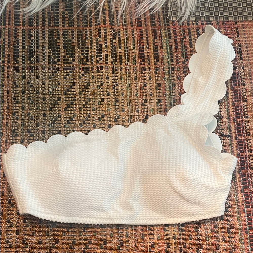 New Aerie White Scalloped Swim Top Size XS Retail $39.95